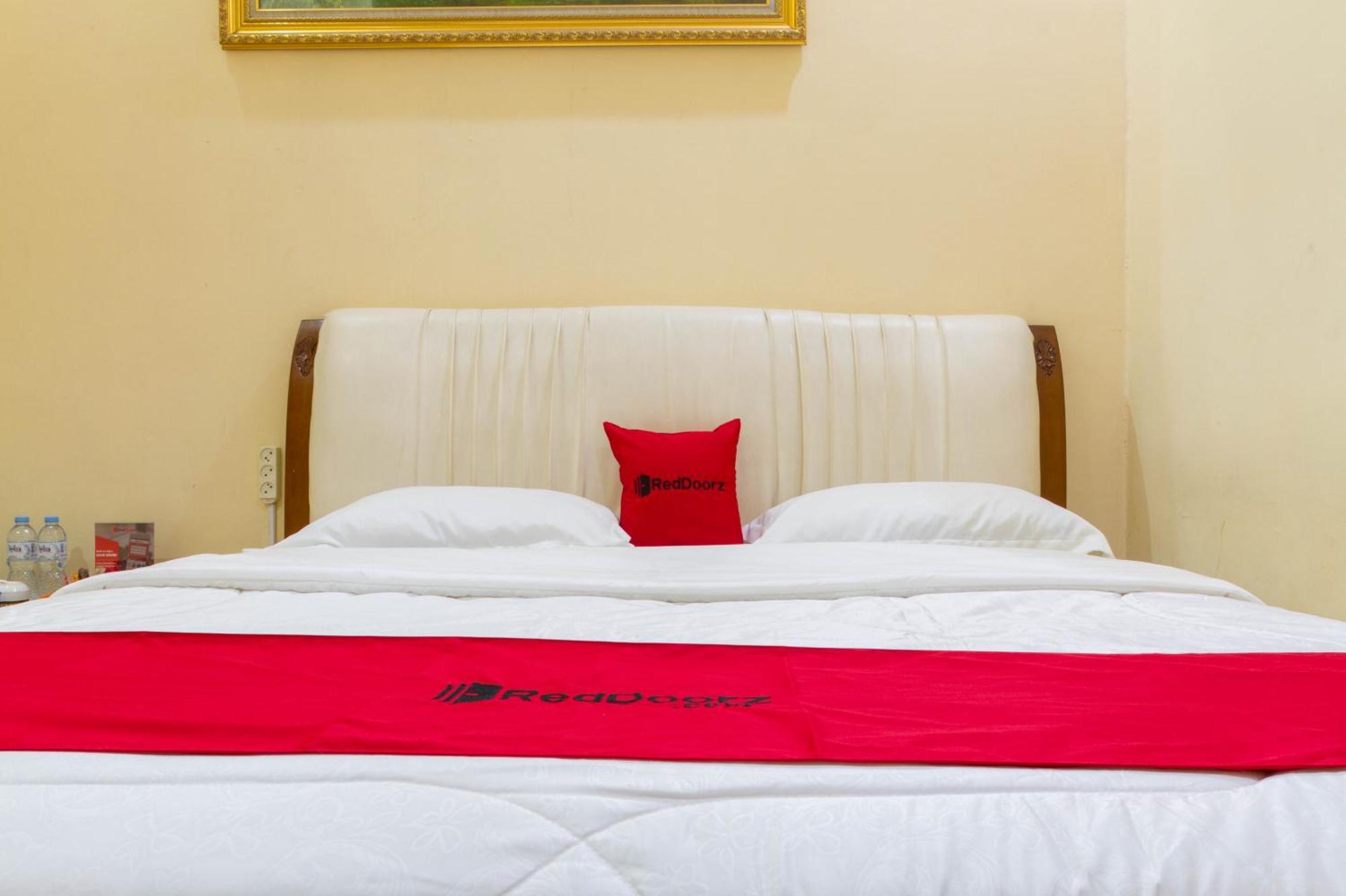 Reddoorz @ Pataruman Garut Esterno foto